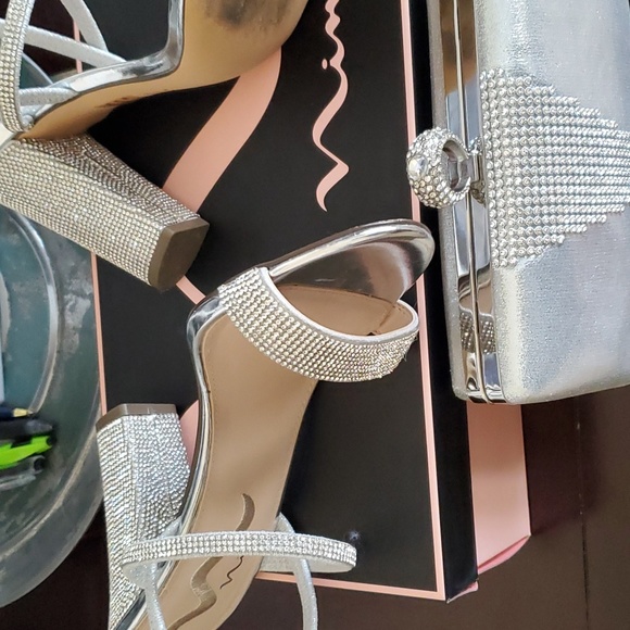 EUC Nina Sanchia shoes and matching purse. Used once for a wedding last weekend - Picture 5 of 8